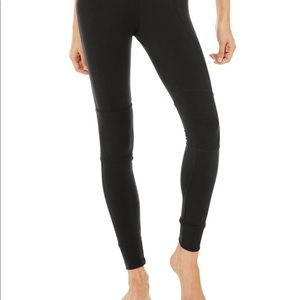 NWT Black Alo Avenue Leggings